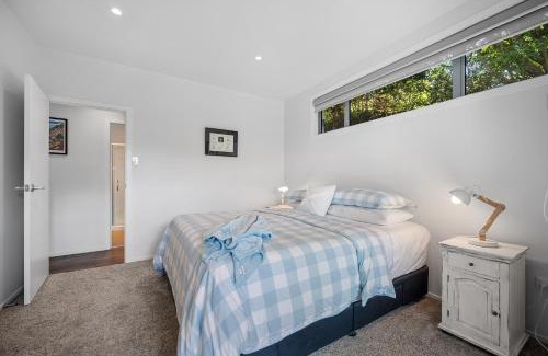 Army Bay Apartment | Pacific Ocean Breezes