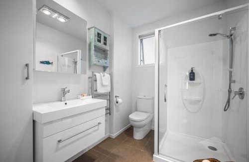 Army Bay Apartment | Pacific Ocean Breezes