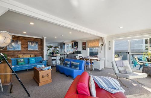 Houghton Bay Villa | Pacific Ocean seafront home near airport