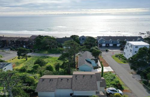 Lincoln City House | Pacific Peek One - OceanView - EV Charger - Pet OK