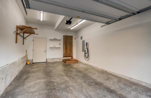 Lincoln City House | Pacific Peek One - OceanView - EV Charger - Pet OK