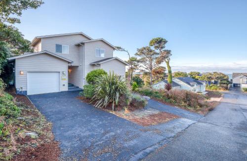 Lincoln City House | Pacific Peek One - OceanView - EV Charger - Pet OK