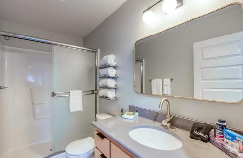 Lincoln City House | Pacific Peek One - OceanView - EV Charger - Pet OK