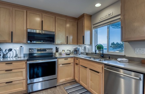 Lincoln City House | Pacific Peeks 2 - Oceanview Pet Friendly Retreat with EV Charging (fee)