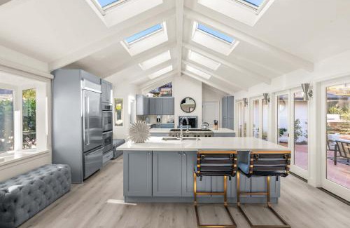 La Jolla Shores House | Pacific Perfection - Ocean Views Jacuzzi Walk to Beach and Dining