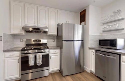 Sharp Park House | Pacifica Storybook Beach House, 2 blocks from beach, pier and golf, 10 min to SF