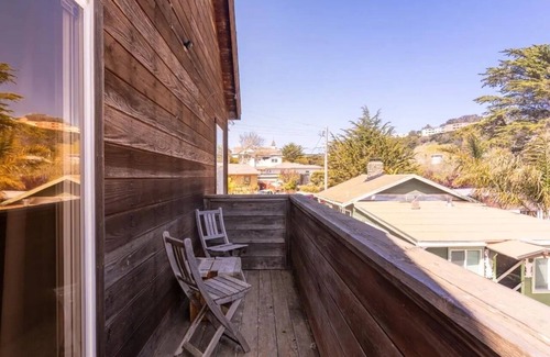 Sharp Park House | Pacifica Storybook Beach House, 2 blocks from beach, pier and golf, 10 min to SF
