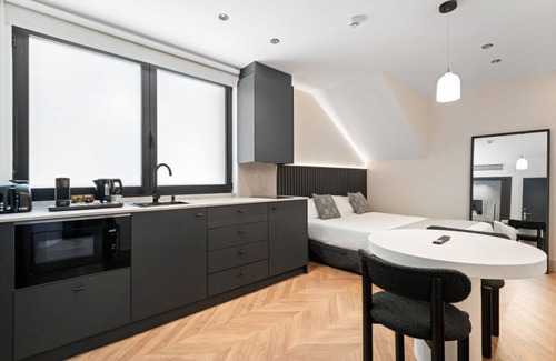 Adelfas Apartment | Pacifico Suites near Retiro
