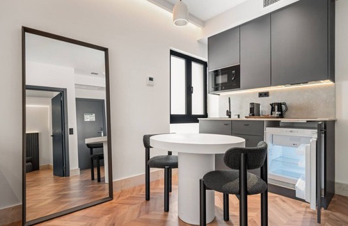 Adelfas Apartment | Pacifico Suites near Retiro