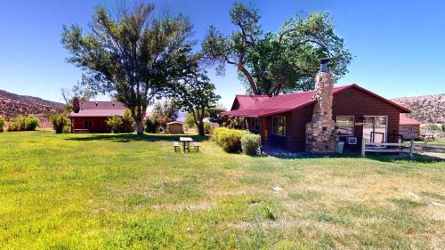 Spanish Valley House | Pack Creek ~ Farm House