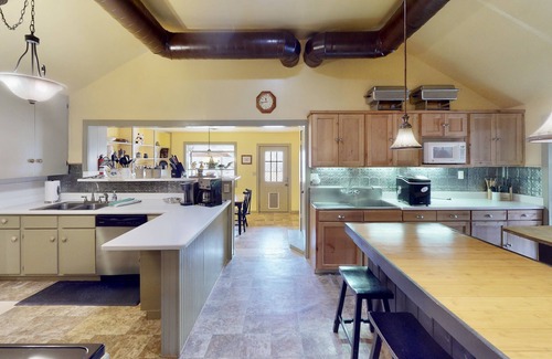 Spanish Valley Cabin | Pack Creek ~ Lodge Suite