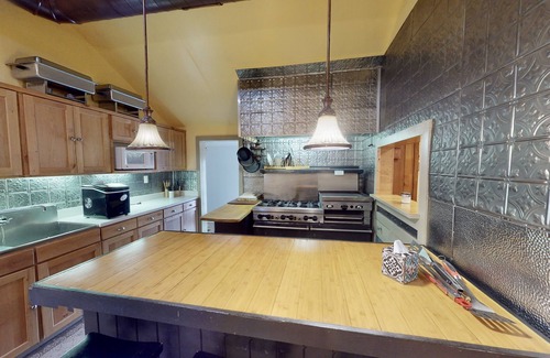 Spanish Valley Cabin | Pack Creek ~ Lodge Suite