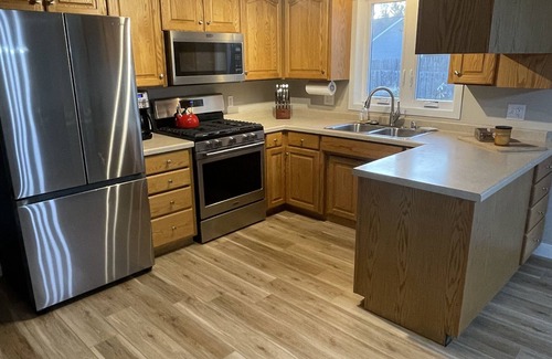 Forest Junction House | Packer Games, EAA, 2025 NFL Draft, Performing Arts - Cozy Complete Stay with Us!