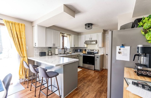 Green Bay House | Packerland 3 Bedroom 2 Bath Near Lambeau/Airport