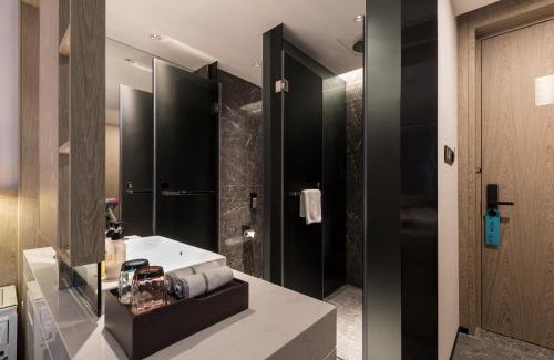 Haizhu Hotel | Paco Hotel Canton Tower Pazhou-Free shuttle bus for canton fair