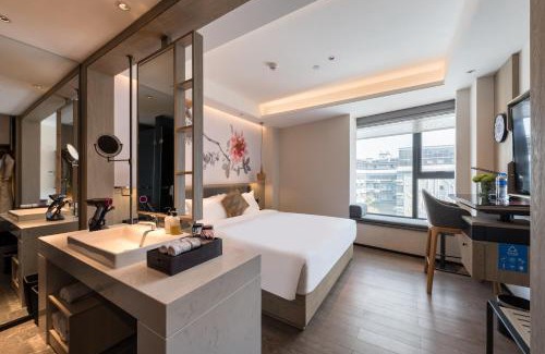 Haizhu Hotel | Paco Hotel Canton Tower Pazhou-Free shuttle bus for canton fair