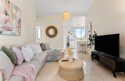 Glenelg South Apartment | Pad Off Pier - 2BR, Wifi