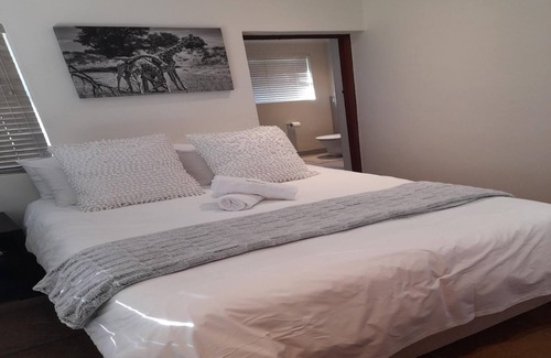 Simondium House | Paddabult Self Catering Cottages
