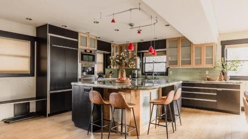 Historic District House | Paddington by AvantStay Cozy Chic Ski Lodge Mins from Mountain