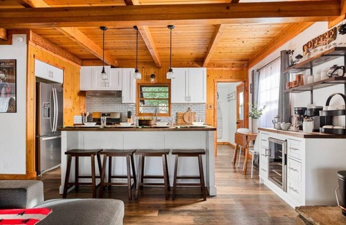 Moonridge Apartment | Paddington Manor - Bear Mtn, Hot Tub, Fireplace