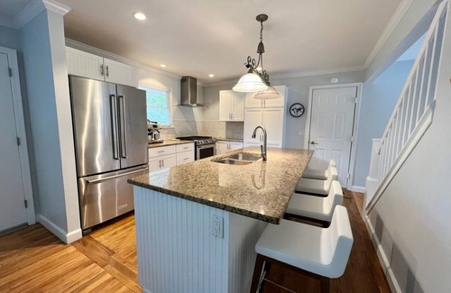 Sag Harbor House | Paddle board? Beach Sunsets? Fine dining? Vineyards? This is the ideal getaway.