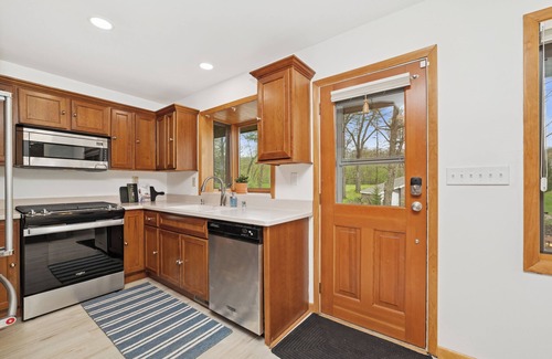 Whitewater House | Paddle + Pine – Luxury Lakefront Retreat on Rice Lake | 3BR Waterfront Cabin near Whitewater, WI