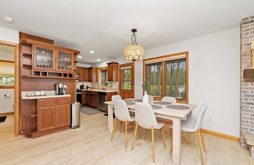 Whitewater House | Paddle + Pine – Luxury Lakefront Retreat on Rice Lake | 3BR Waterfront Cabin near Whitewater, WI