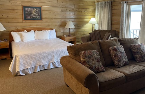 Oregon Hotel | Paddle Wheel Inn