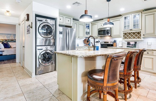 April Sound Condo | Paddleboards, Life Vests: Lake Conroe Getaway!