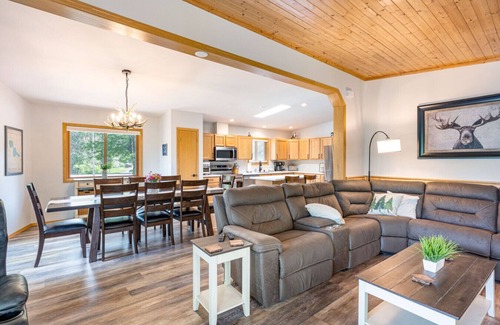 Oxford House | Paddler's Paradise at Lake McGinnis