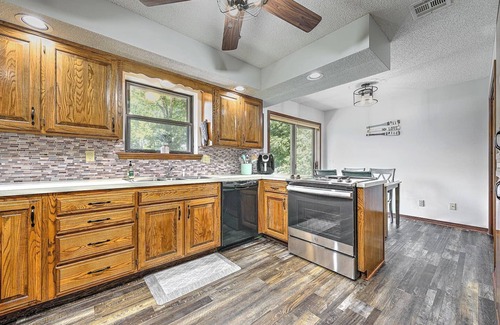 Bella Vista House | Paddlers Paradise, lakefront with private dock