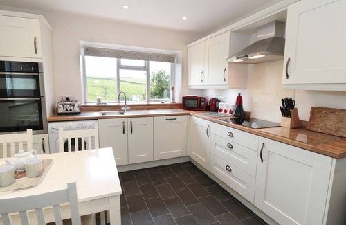Ashbourne Cottage | PADDOCK HOUSE, pet friendly, with open fire in Ilam, Staffordshire