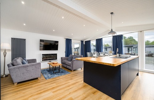 Perth Cottage | Paddock Lodges| Deluxe 2 Bed Chalet