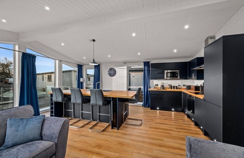 Perth Cottage | Paddock Lodges| Junior 2 Bed Chalet