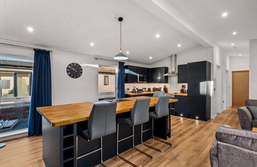 Perth Cottage | Paddock Lodges| Junior 2 Bed Chalet