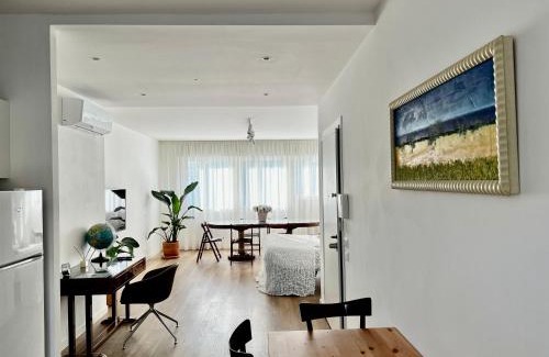 Sarmeola Apartment | Padova - 35 min Venezia - Suite Picasso Deluxe - Free Garage Parking