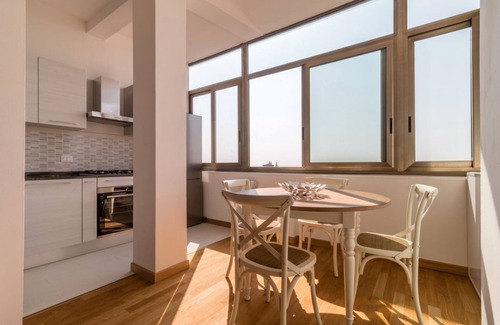 Historic Centre Apartment | PADOVA TOWER 13TH FLOOR CITY & HILLS VIEW LIBECCIO