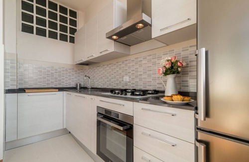 Historic Centre Apartment | PADOVA TOWER 13TH FLOOR CITY & HILLS VIEW LIBECCIO