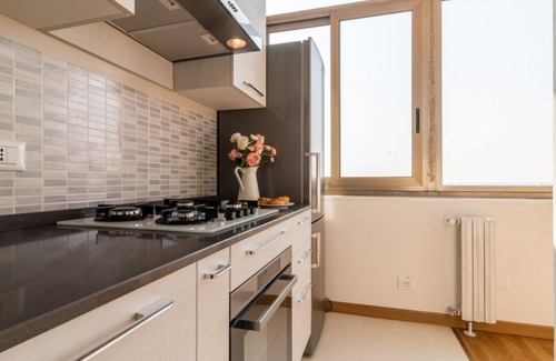 Historic Centre Apartment | PADOVA TOWER 13TH FLOOR CITY & HILLS VIEW LIBECCIO