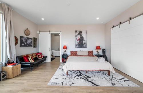 Big Water House | Page Arizona border town- Crimson Suite, Desert Canyon Getaway with views