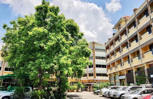 Lat Yao Hotel | Paholyothin Park Place