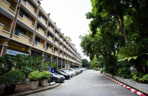 Lat Yao Hotel | Paholyothin Park Place