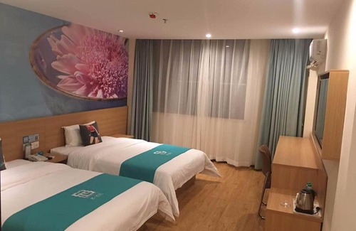 Zhonglou Shangquan Hotel | Pai Hotel Xian Zhonglou Huimin Street Subway Station