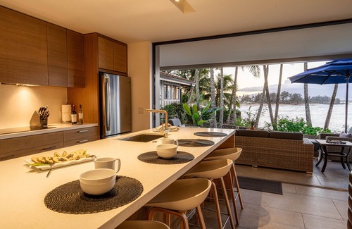 Paia House | Paia Bay House, ocean front with stunning views from all rooms in the house.