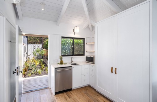 Paia House | Paia Bay House, ocean front with stunning views from all rooms in the house.