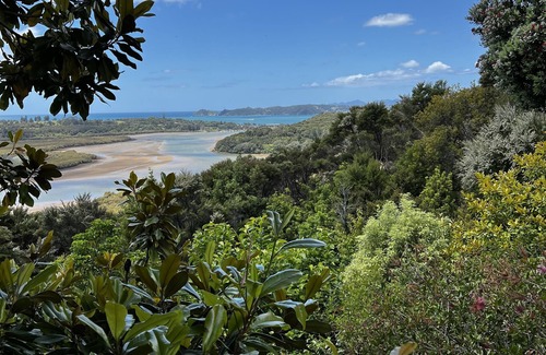 Haruru House | Paihia Sea views, 3 minutes drive to Paihia, 3 bed home