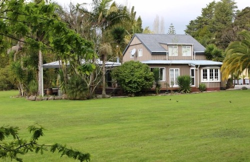 Haruru House | Paihia Waterfront Lodge, on the Waitangi River