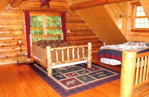Harpers Ferry Cabin | Paint Creek Lodge 5 Bedrooms with Hot Tub & Swimming Pond