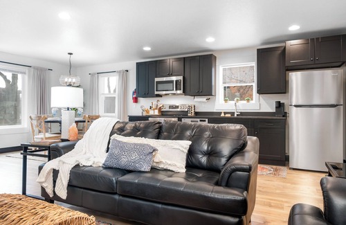 Kalispell House | Paintbrush Bliss | Downtown Kalispell Retreat | Hot Tub | Walk to Breweries & Shops