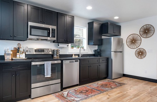 Kalispell House | Paintbrush Bliss | Downtown Kalispell Retreat | Hot Tub | Walk to Breweries & Shops